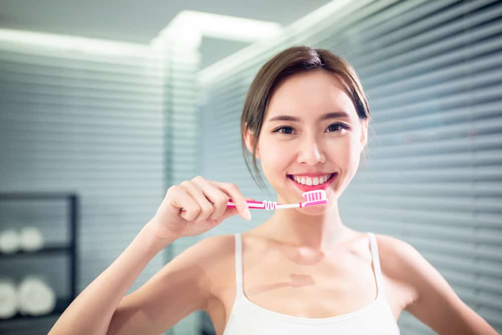 كيفية اختيار فرشاة أسنان للأسنان الحساسة
