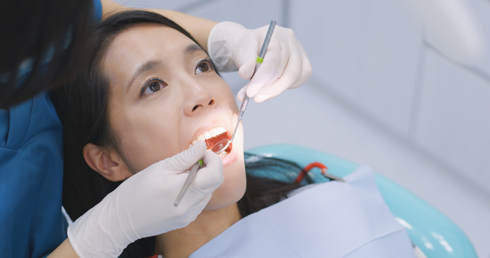 كم مرة يجب أن تذهب إلى الطبيب لفحص الأسنان؟