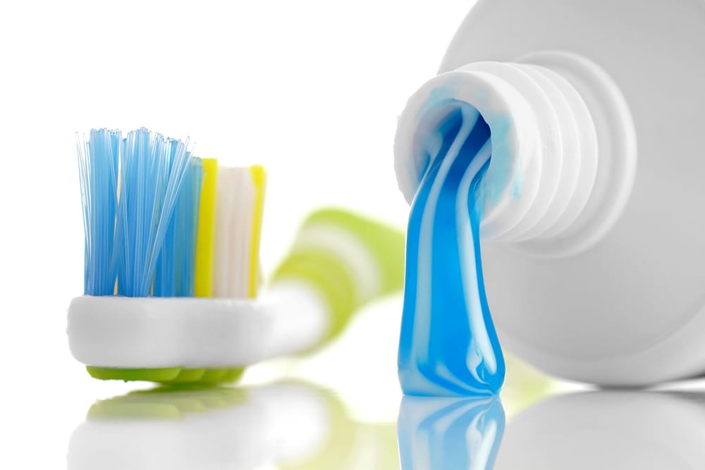 Attenzione, il contenuto di detersivo nel tuo dentifricio può essere pericoloso