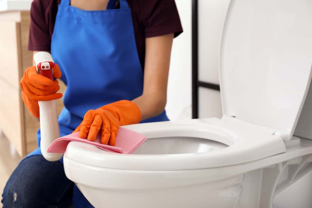 9 modi per pulire i bagni e gli squat per tenerli puliti quando vengono utilizzati