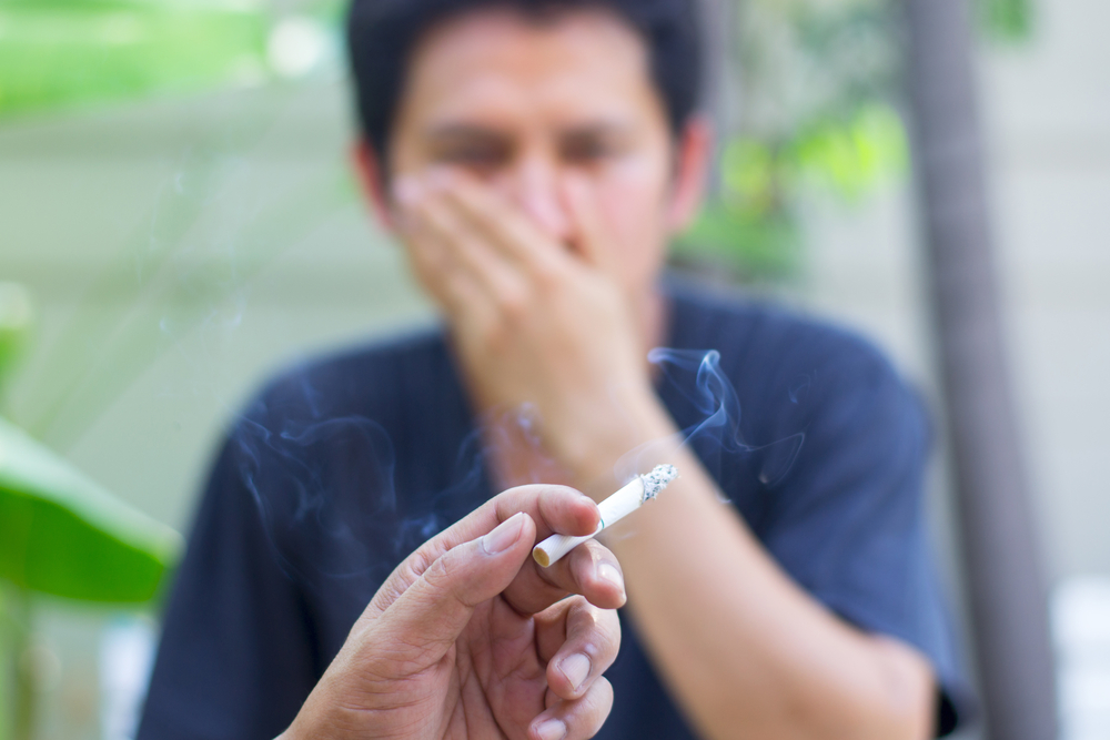 11 pericoli di essere un fumatore passivo, comprese donne incinte e bambini