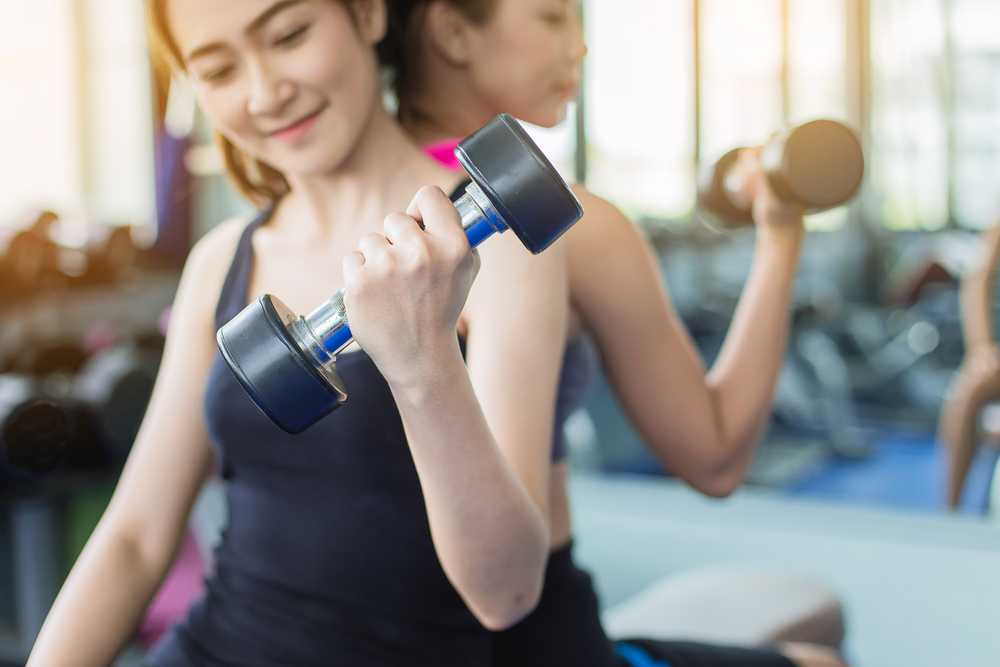 5 Latihan Angkat Berat yang Kuat untuk Menambah Berat Badan