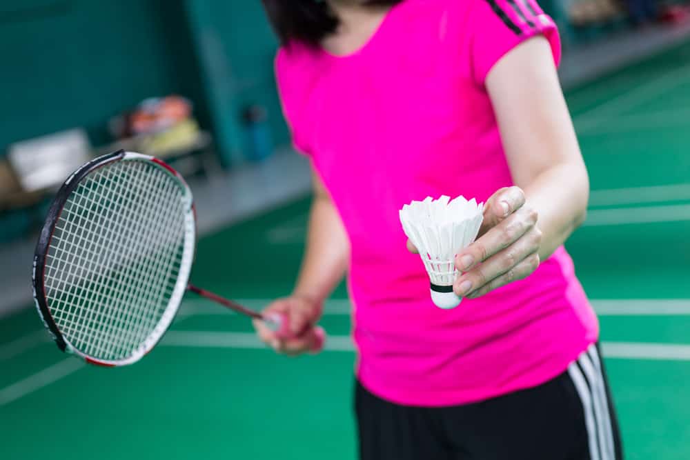 5 tecniche di base di badminton che i principianti devono padroneggiare