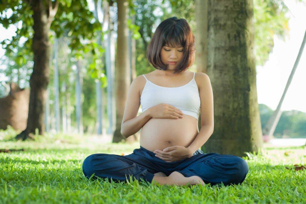 كيفية التعامل مع وخز الذراعين والأصابع أثناء الحمل