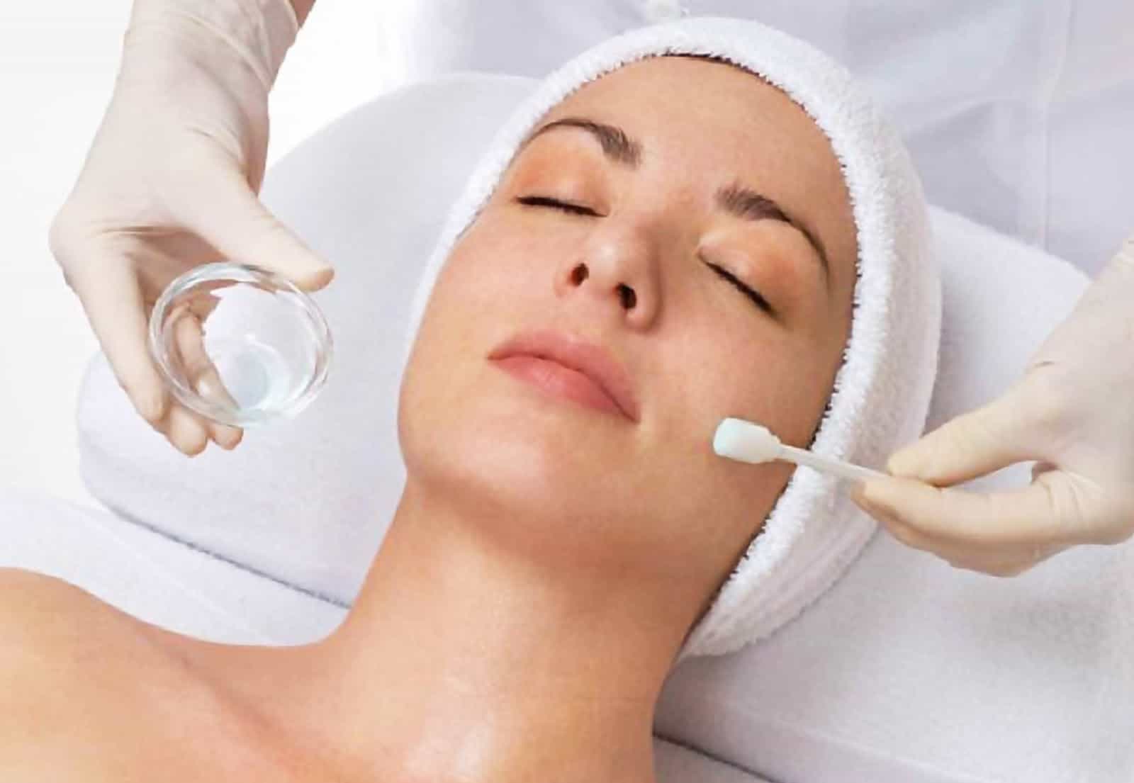 5 metodi medici che si sono dimostrati efficaci per sbiancare la pelle