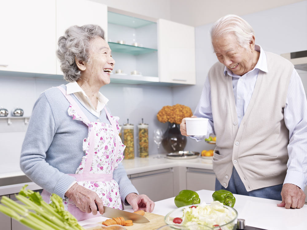 دليل كامل لتلبية الاحتياجات الغذائية لكبار السن