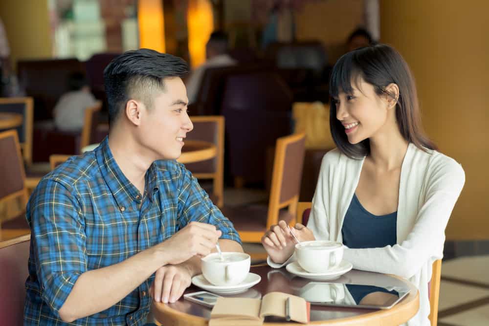 Dovresti essere onesto con il tuo partner sulle relazioni passate?