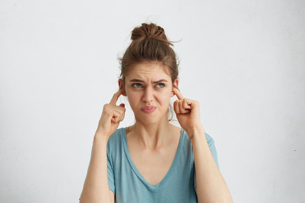7 สาเหตุที่พบบ่อยที่สุดของอาการประสาทหลอนทางหู