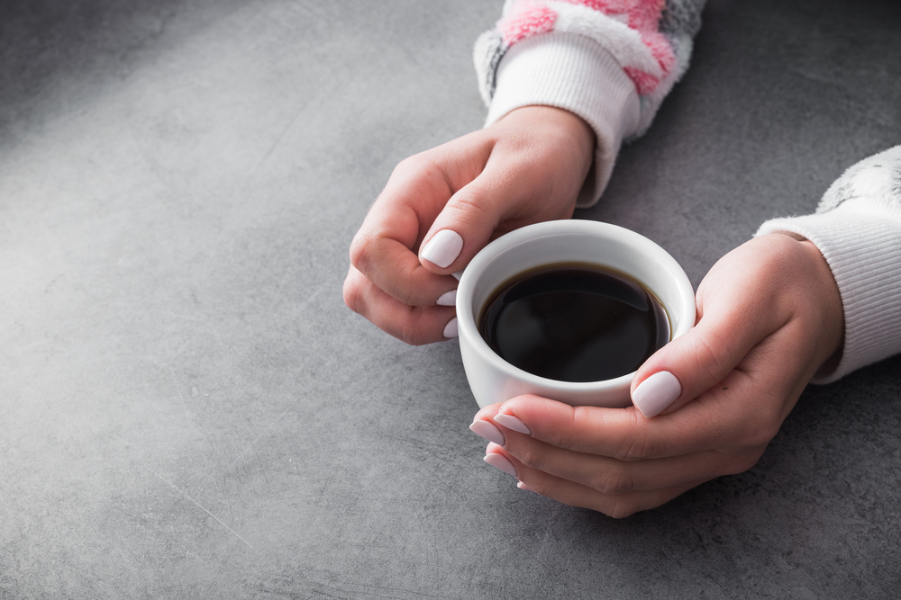Effetti del bere caffè, causare mal di testa o semplicemente trattarlo?