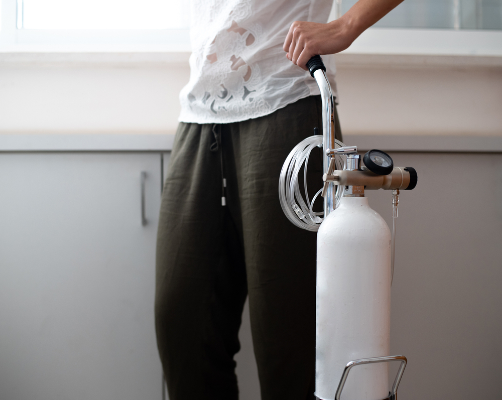 كيفية الاستخدام الآمن والصحيح لأسطوانات الأكسجين في المنزل