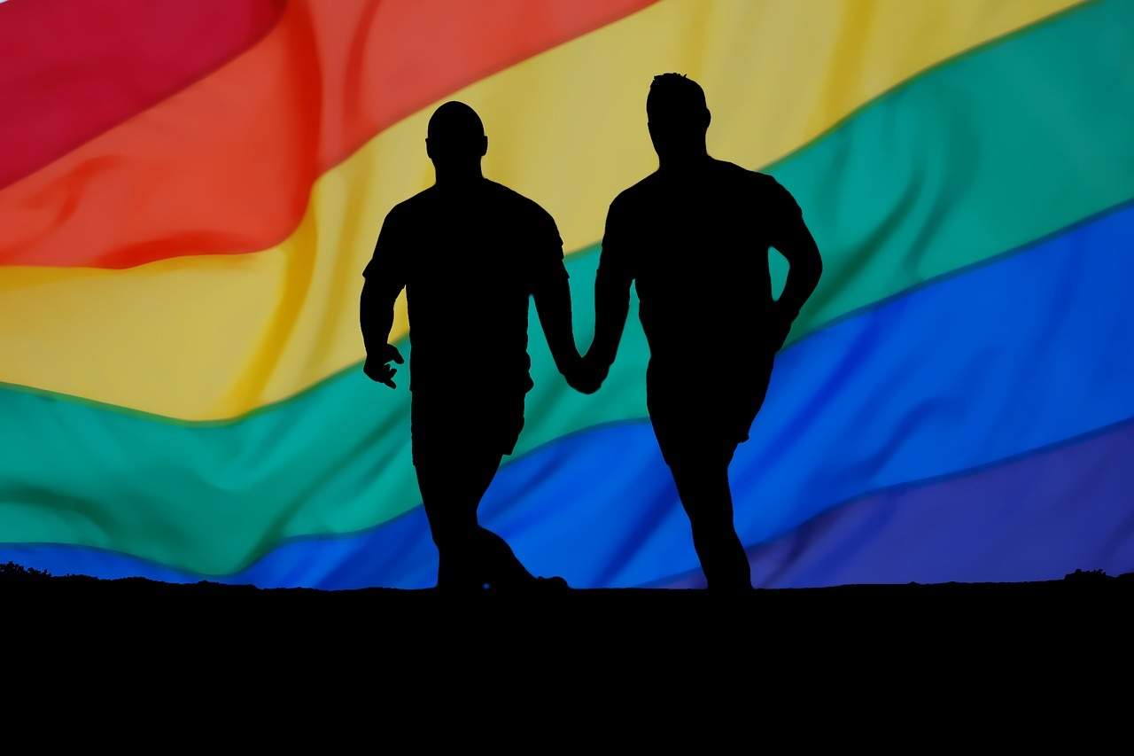 Perché il sesso tra persone dello stesso sesso è più rischioso per l'HIV?