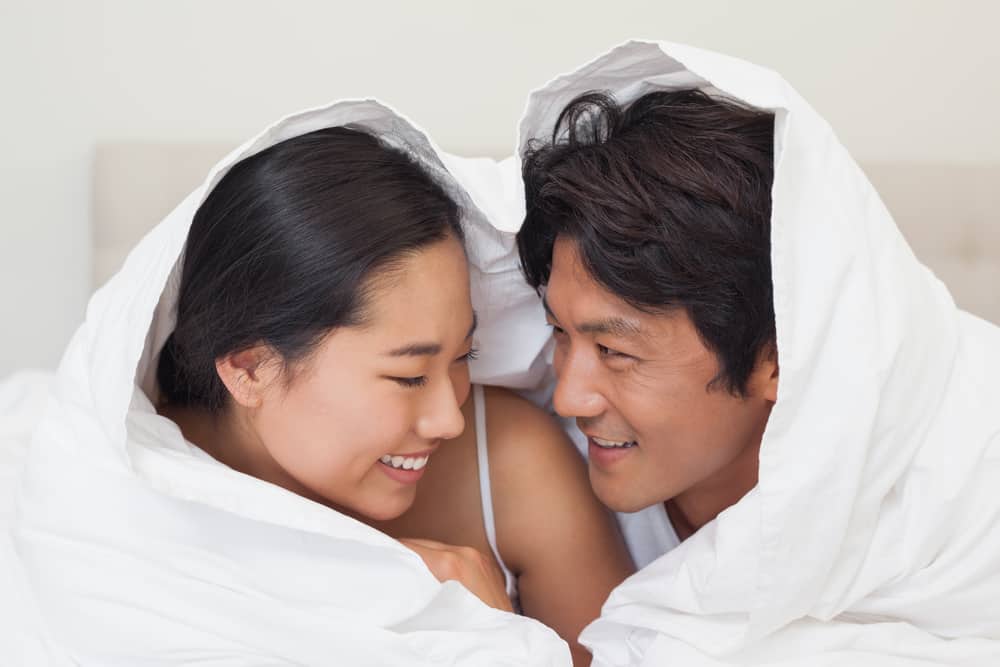 Kocaların Yatakta Daha Uzun Süre Dayanmasına Yardımcı Olmak İçin Eşler İçin 7 Güçlü Hile
