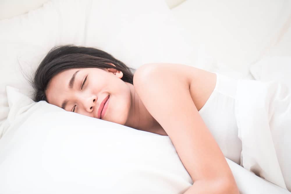 النوم وعدم ارتداء حمالة الصدر ، يعطي هذه الفوائد الصحية الأربعة