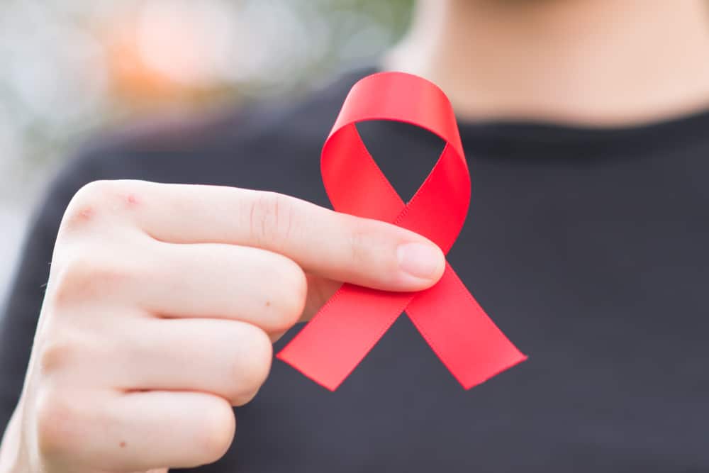 Non essere fuorviato di nuovo! Queste 7 differenze principali tra HIV e AIDS