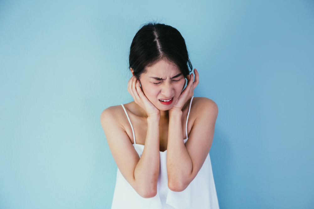 6 أسباب لعدوى الأذن الوسطى (Otitis Media) ، من العادات السيئة إلى علامات المرض