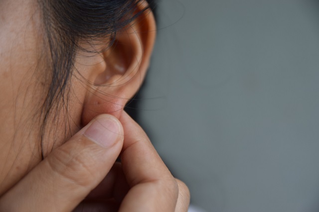 التعرف على دعامة الصملاخ ، عندما تسد الأوساخ قناة الأذن