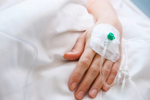 Различни причини за подуване на ръцете след инфузия