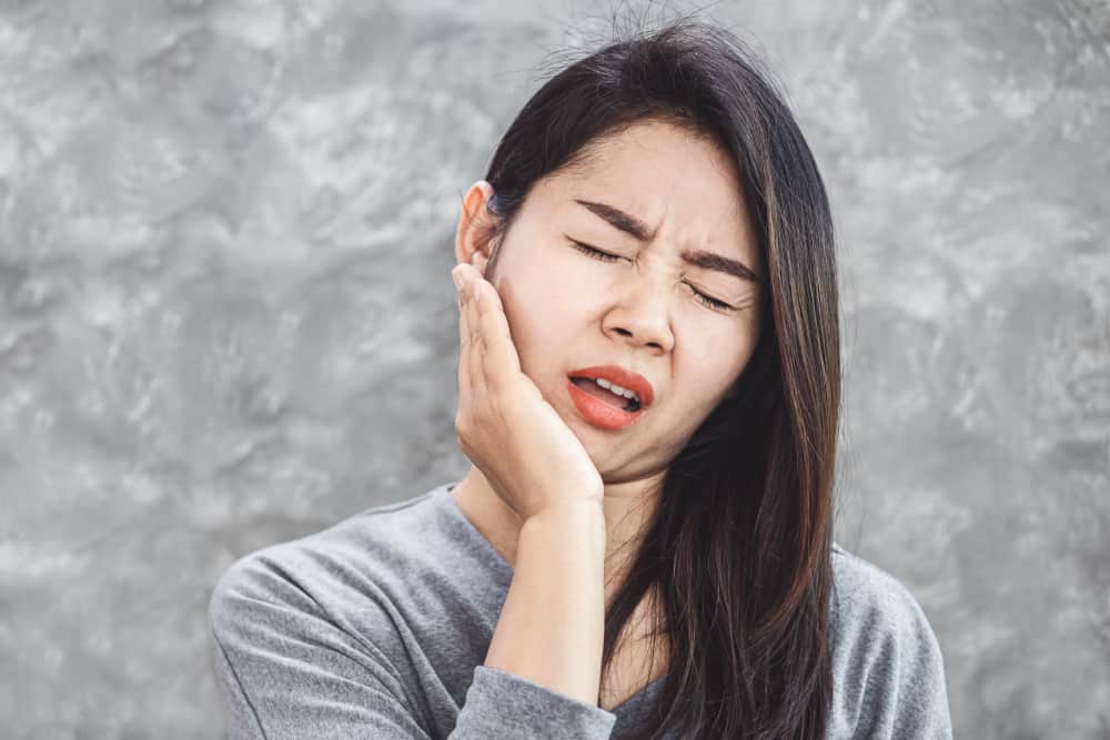 Dolore all'articolazione della mandibola? Scopri le cause, i sintomi e come superarli