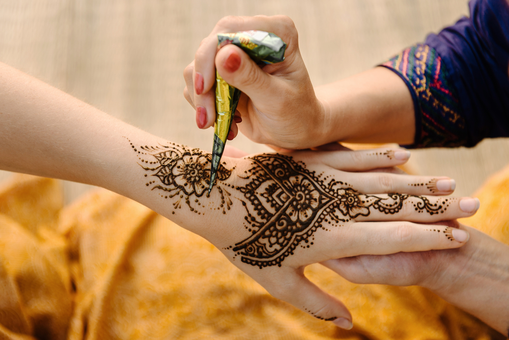 I tatuaggi all'henné sono davvero sicuri per la tua pelle?