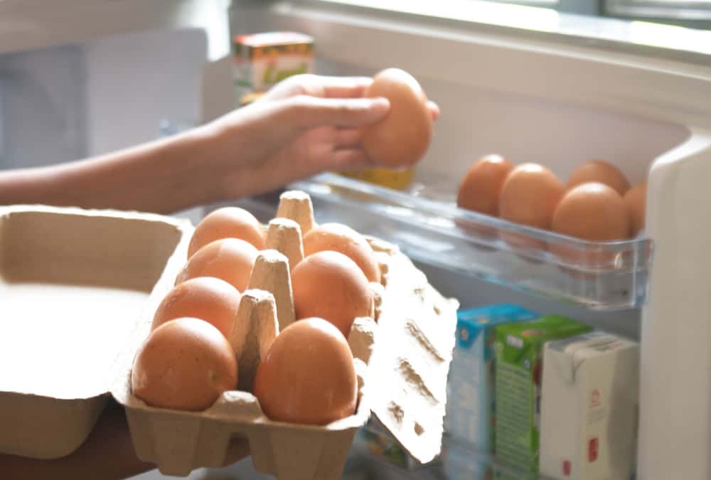 Кое е по -добре да съхранявате яйца в хладилника или навън?