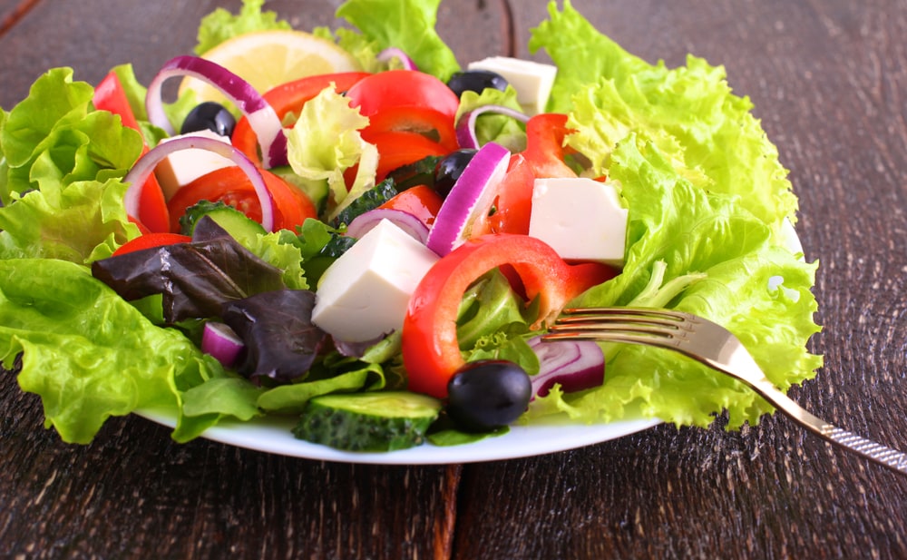 どの野菜が生で食べるのが健康的で、どれが料理するのが健康的ですか？