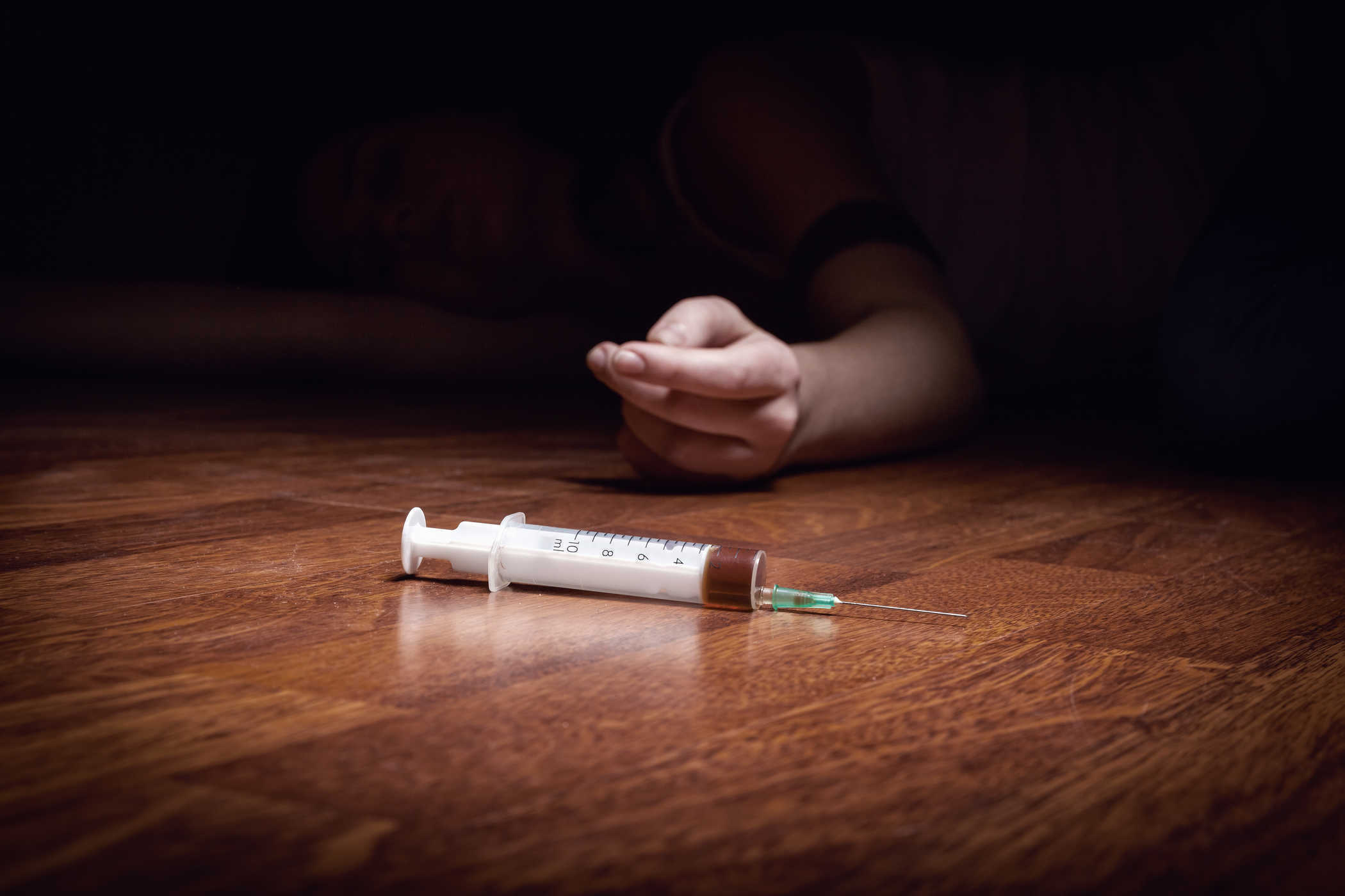 خطوات لمساعدة الأشخاص الذين لديهم جرعة زائدة من المخدرات