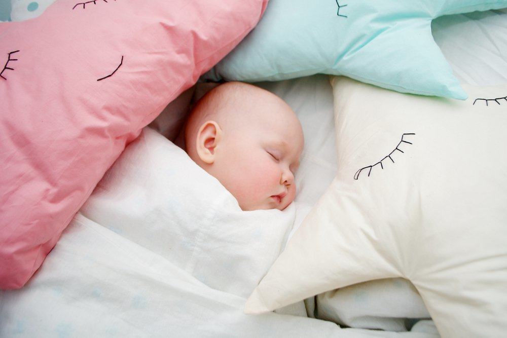 7 Cara Kuat untuk Membawa Bayi Tidur Pantas pada Waktu Malam