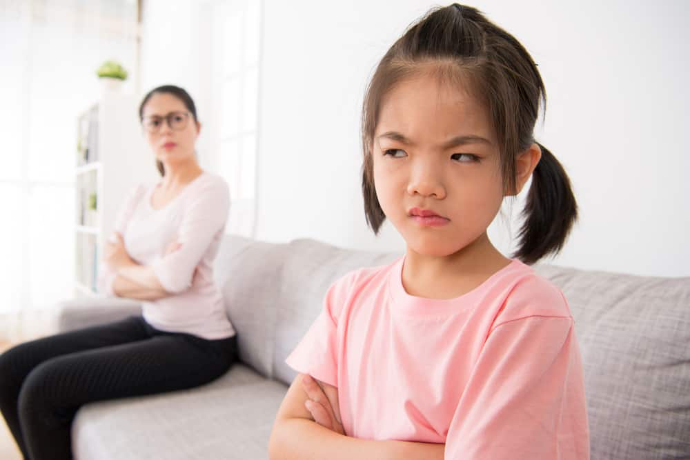 8 Cara Mengawal Emosi Semasa Mendisiplinkan Anak