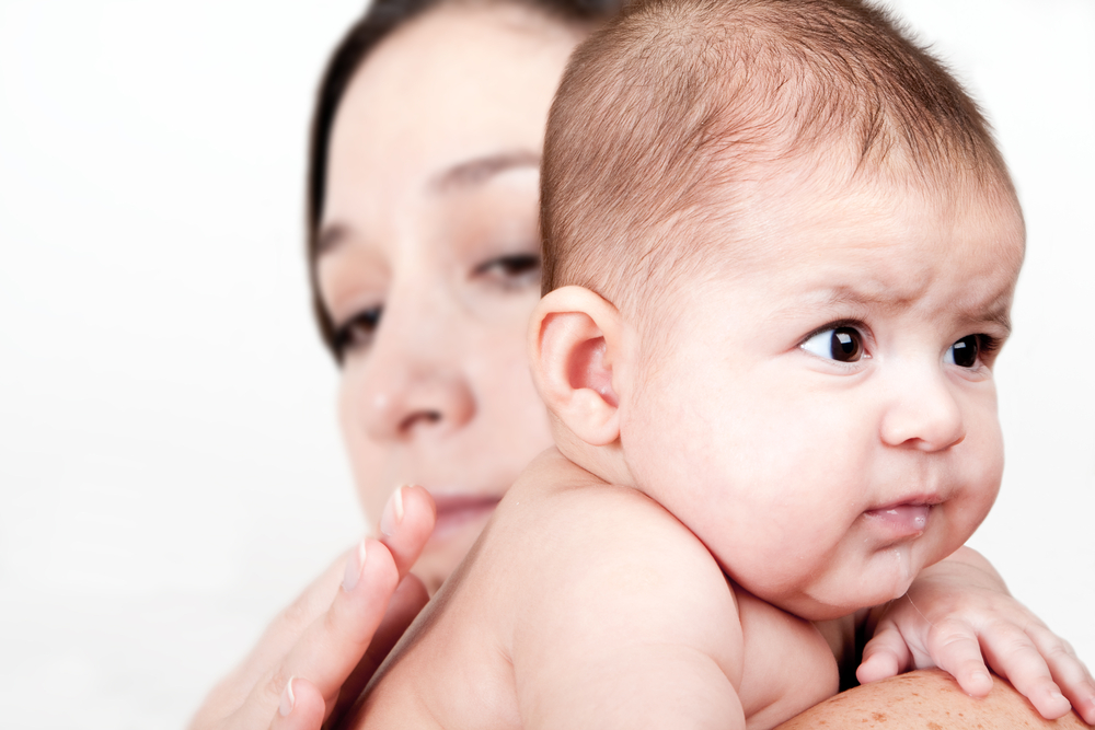 Come far ruttare un bambino comodo dopo l'allattamento al seno?