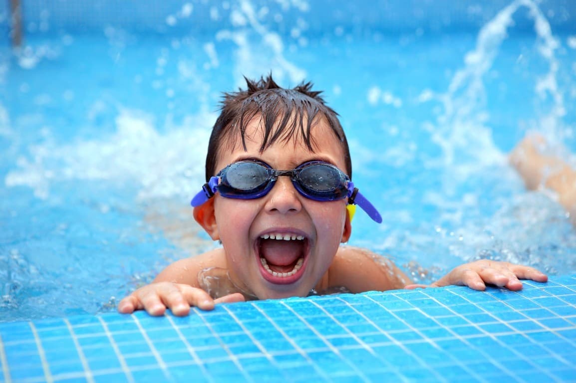 Varie malattie che possono avvicinarsi ai bambini nelle piscine e come prevenirle