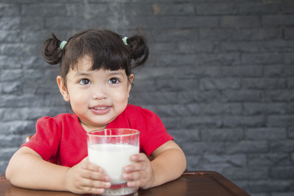 Ползите от лактозата в млякото за растеж на детето и дозите за безопасна консумация