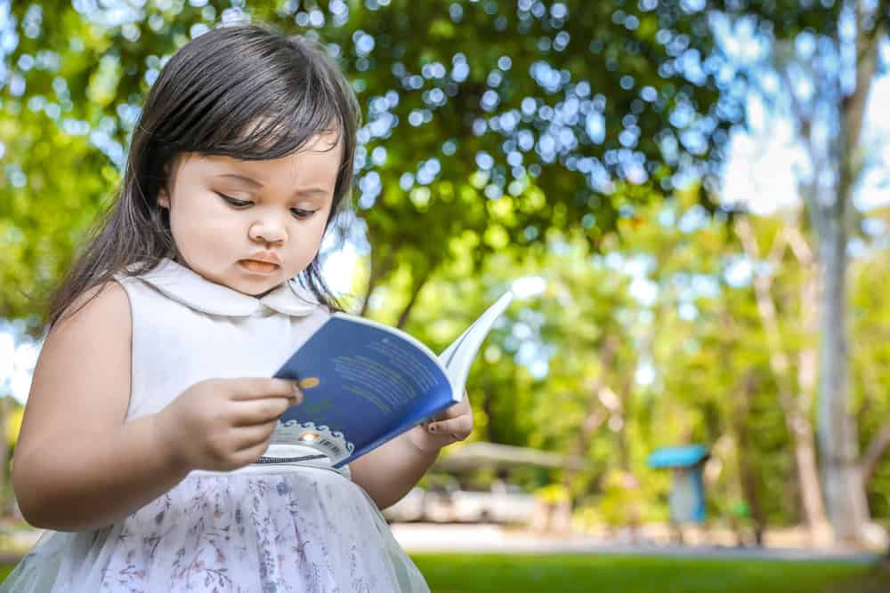 子どもの発達のために本を読むことの5つの利点