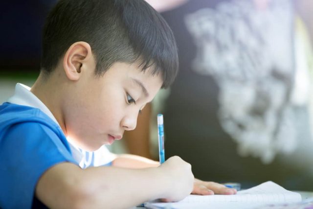 5 วิธีที่มีประสิทธิภาพในการเอาชนะการเรียนรู้ที่ขี้เกียจของเด็ก
