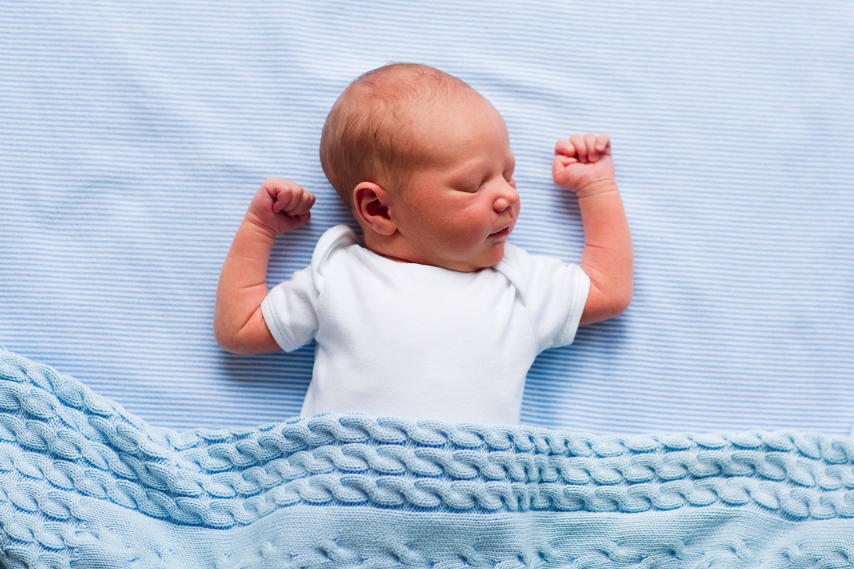 Разпознайте сепсиса при бебета, когато новородените са заразени с бактерии