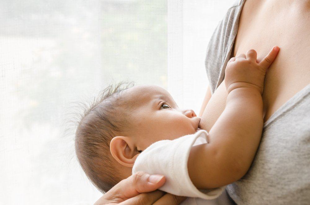 8 أسباب لشد الأطفال حلمات الأم أثناء الرضاعة الطبيعية