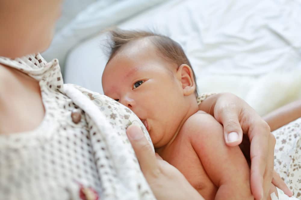 Non solo madri, ecco 6 problemi del bambino durante l'allattamento al seno che potrebbero accadere