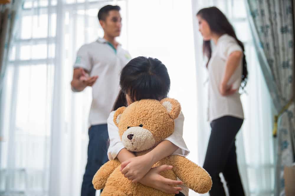 子供の心理学に対する親の不貞の影響