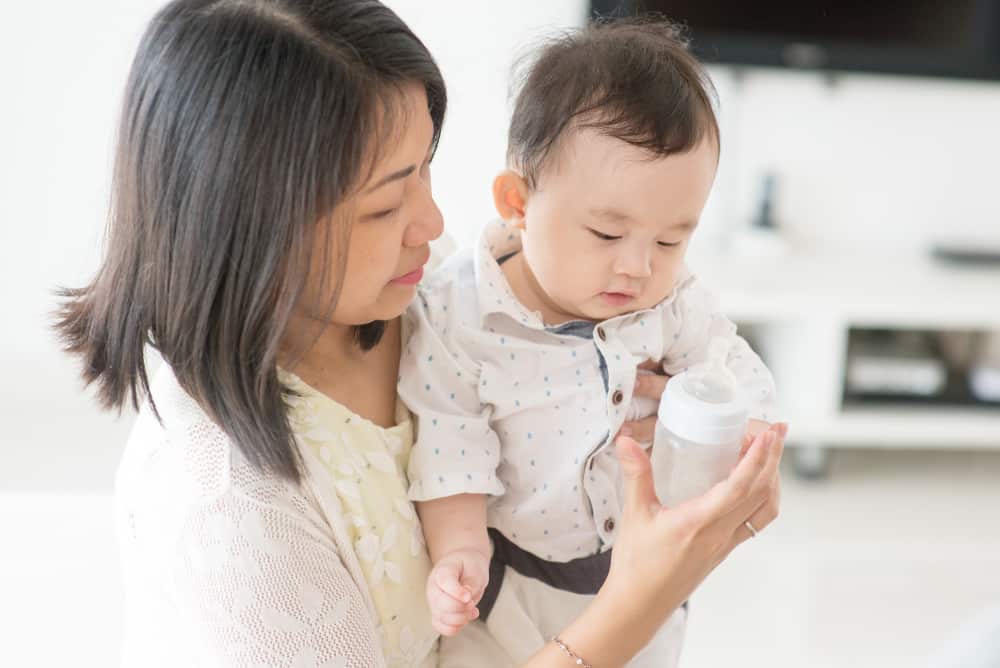 Petua Melatih Anak Anda untuk Berhenti Menggunakan Botol Susu