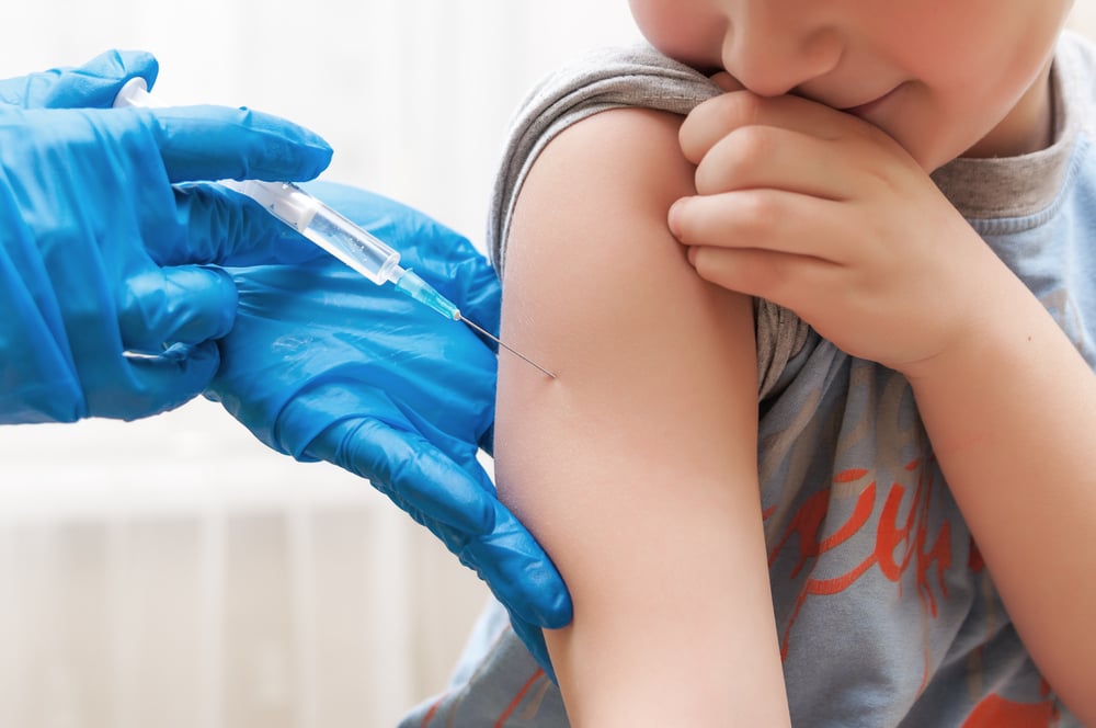 قائمة التطعيمات الهامة للأطفال في سن المدرسة