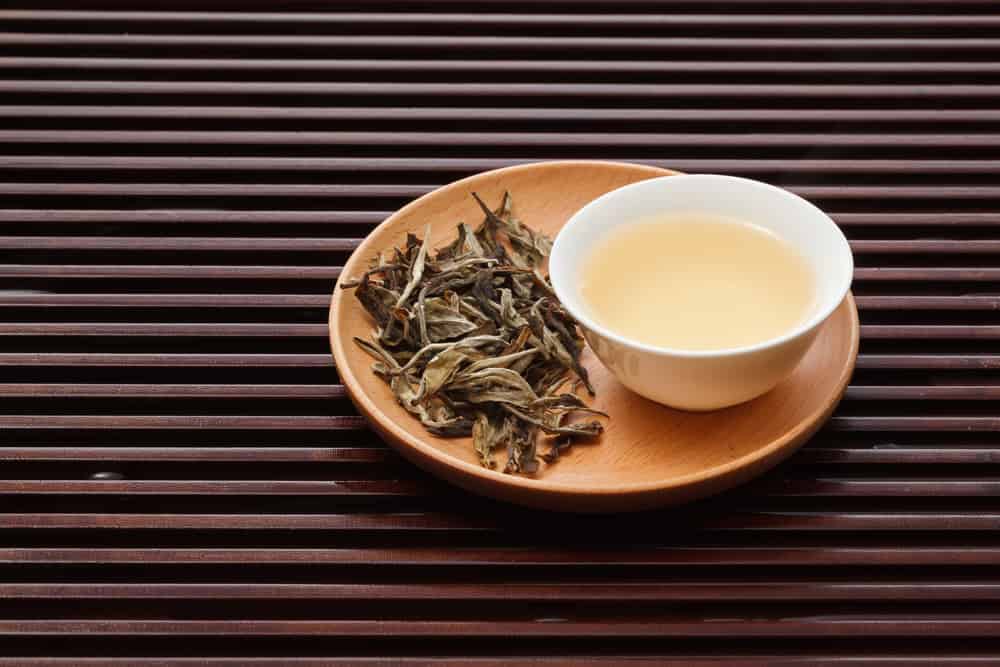 8 benefici abbondanti del tè bianco per la salute del tuo corpo