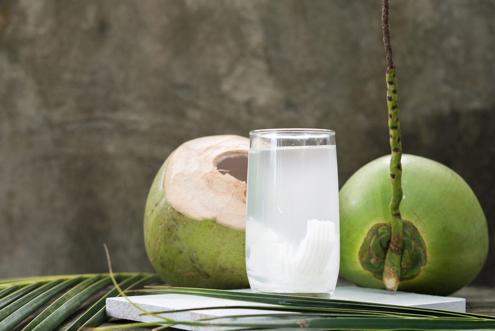 È vero che bere acqua di cocco fa bene ai reni?