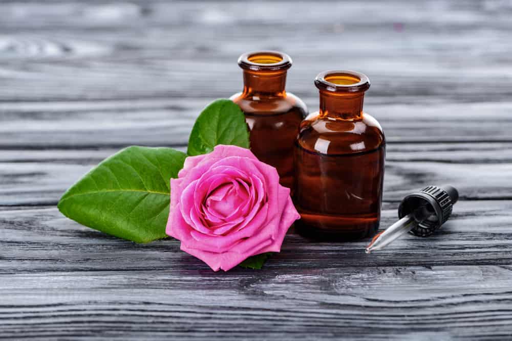 3 benefici dell'olio di rosa per la salute