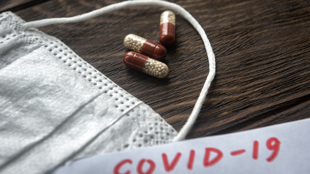 مخاطر علاج كوفيد -19 بالمضادات الحيوية والأدوية المضادة للفيروسات بدون وصفة طبية