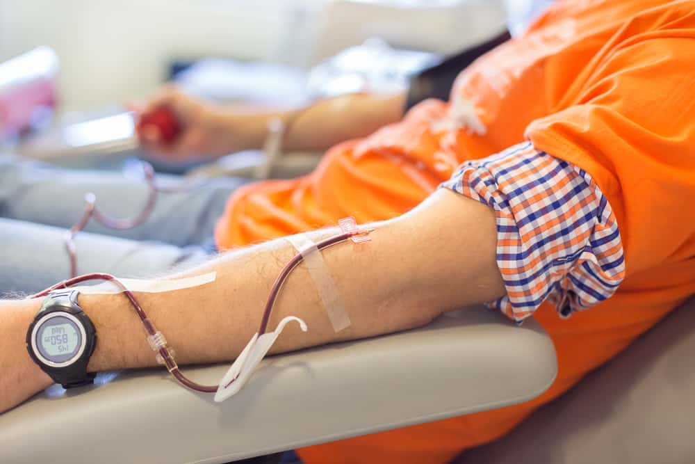 يختلف عن التبرع العادي بالدم ، ما هو نقل الصفائح الدموية؟