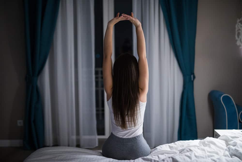 Dai, prova 6 movimenti di stretching prima di dormire per avere più sonno