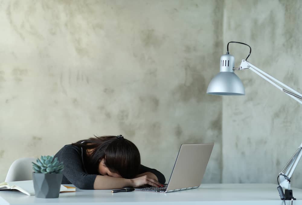 Dormire troppo può danneggiare la salute, ecco 5 modi per superarlo