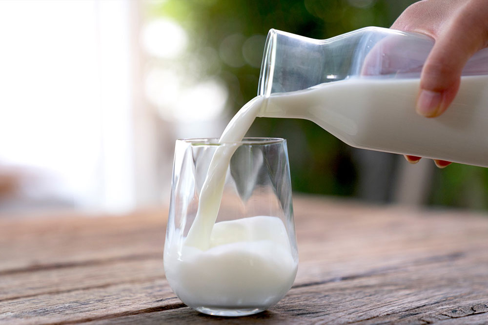 هل شرب الحليب آمن لمرضى الكلى؟